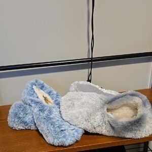Cozy Blue and Gray Fuzzy Slippers.     B8